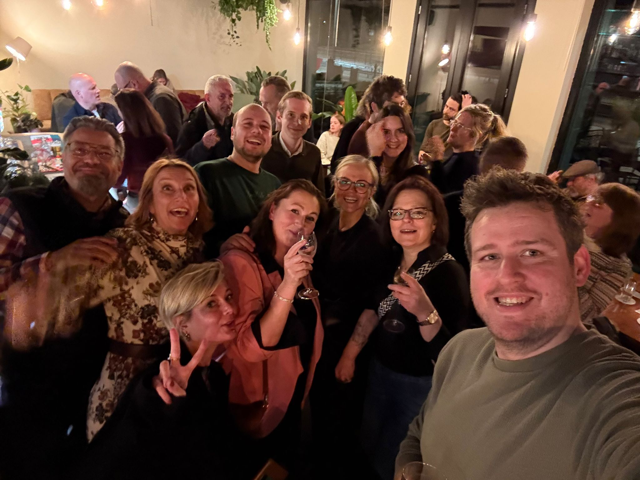 cafe de gust feestelijk geopend